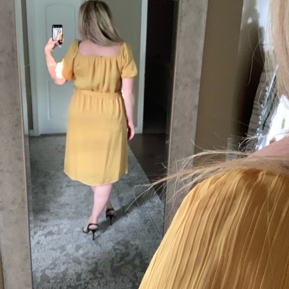 Zara yellow dress with black buttons and belt - Picture 4 of 8